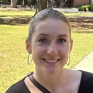 Meet your Posher, Caitlin